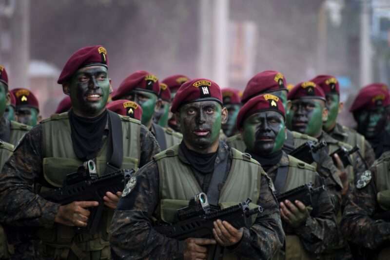 Soldados del grupo élite Keibiles, de Guatemala.