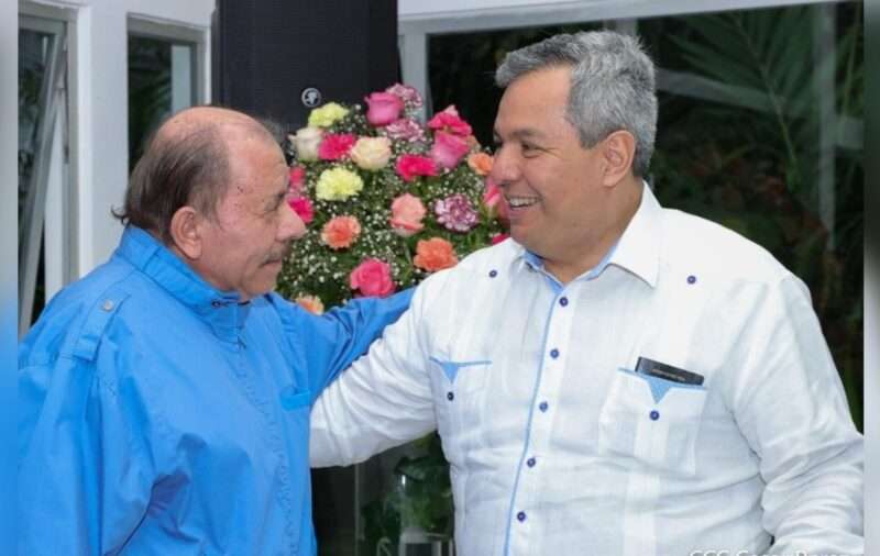 La cercanía de Mossi con Daniel Ortega ha sido duramente criticada.