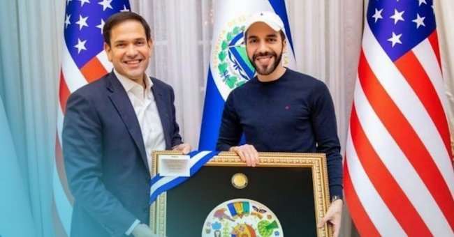 El senador estadounidense Marco Rubio y el presidente salvadoreño Nayib Bukele, en un reciente encuentro en abril del año pasado en San Salvador.