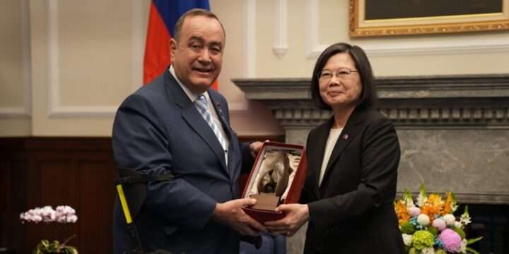 El presidente de Guatemala, Alejandro Giammattei, recibido por la mandataria de Taiwán, Tsai Ing-wen