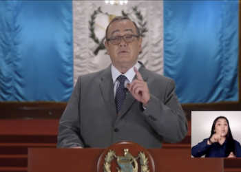 El presidente guatemalteco, Alejandro Giammattei, en un mensaje televisado al país la tarde del viernes.