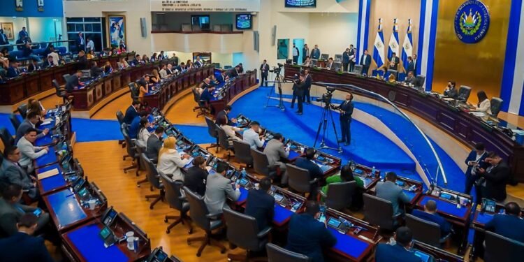 Asamblea Legislativa salvadoreña aprueba reforma electoral para reducir de 84 a 60 diputados