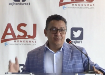 Carlos Hernández, director de la ASJ, al presentar el estudio este martes en Tegucigalpa.