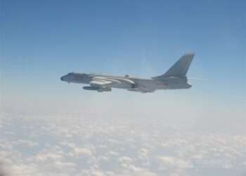 Un bombardero chino sobrevuela el espacio aéreo taiwanés recientemente.