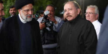 El gobernante iraní, Ebrahim Raisi junto al dictador nicaragüense, Daniel Ortega, en su visita a Managua.