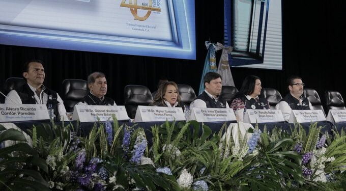 Cierran los centros de votación en Guatemala y comienza conteo de votos