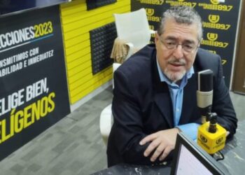 Arévalo entregó a su hija en el altar en boda gay, pero dice no promoverá “matrimonio homosexual” en Guatemala