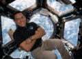 El astronauta  Frank Rubio dentro de la Estación Espacial Internacional. Foto de la NASA