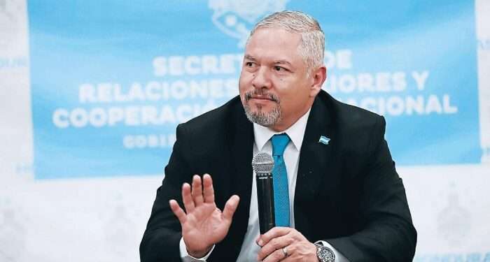 Enrique Reina, canciller de Honduras.