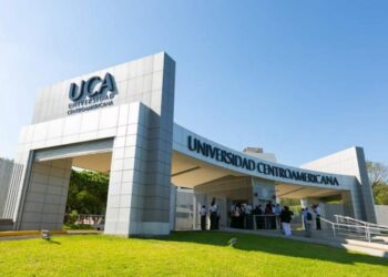 Dictadura de Nicaragua congela cuentas a la principal universidad jesuita