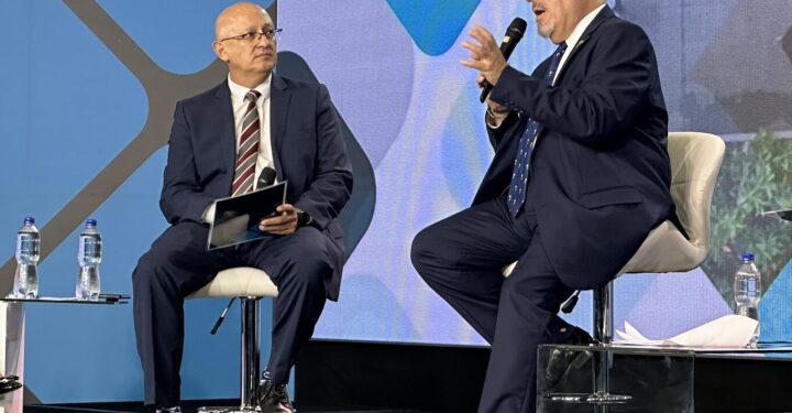 El debate presidencial guatemalteco fue el monólogo del candidato Arévalo