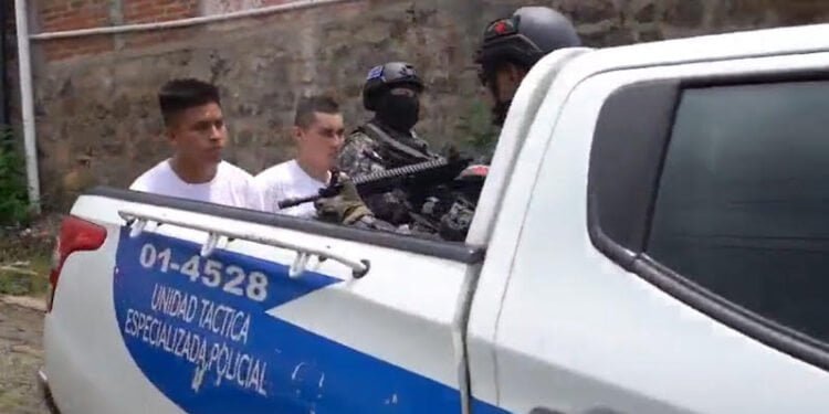 Seis militares salvadoreños son acusados de violar a una menor de edad