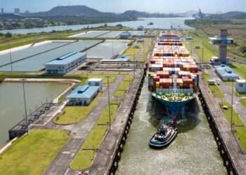 El Canal de Panamá ha sufrido restricciones de navegación debido a la sequía.