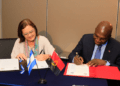 La canciller salvadoreña Alexandra Hill y el canciller de Angola, Teté Antonio,  firmaron un Comunicado Conjunto para el Establecimiento de Relaciones Diplomáticas entre ambos países.