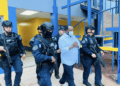 Erasmo Ávila Palacios cuando era trasladado a su audiencia de extradición.