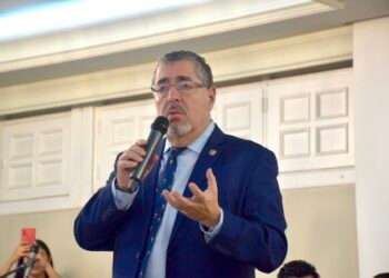 Bernardo Arévalo acuerdos defender democracia Guatemala