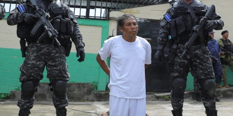 Arrestan en El Salvador a presunto homicida de niña de 7 años