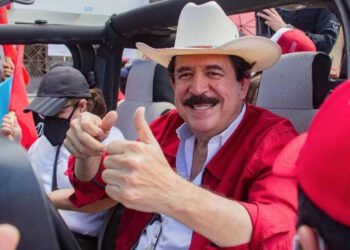 Mel Zelaya niega vínculos con la narcocarretera de Honduras