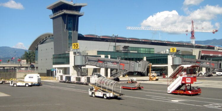 Costa Rica urge de un nuevo aeropuerto internacional