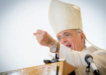Obispo nicaragüense exiliado dice que los dictadores no son invencibles