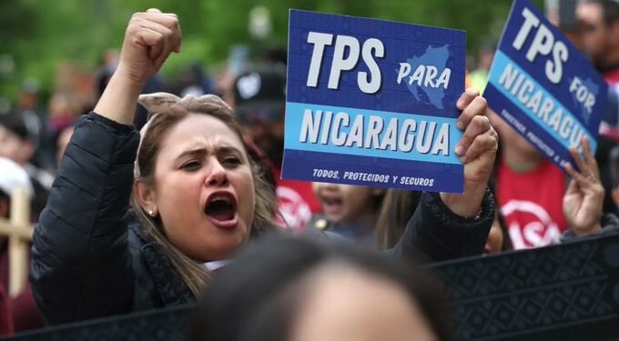 Más congresistas piden a Biden TPS para migrantes de Nicaragua