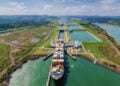 El Canal de Panamá ha afrontado una sequía sin precedentes lo que ha obligado a reducir la cantidad de buques que lo transitan.