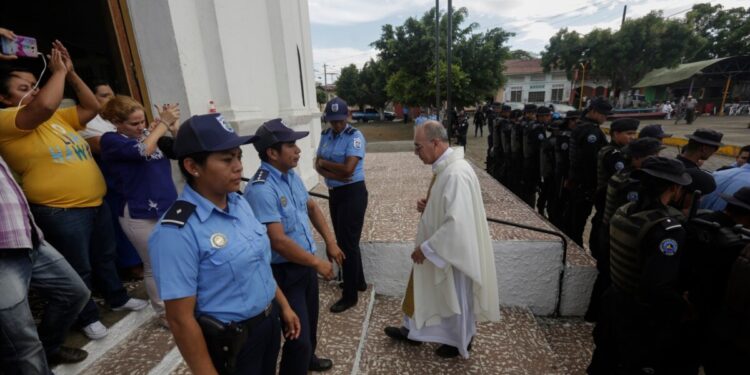 Más voces de condena por represión contra Iglesia Católica y universidades en Nicaragua