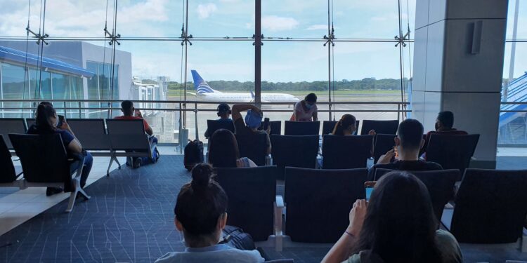 ¿Por qué es tan caro viajar entre Centroamérica? Pagamos muchos impuestos