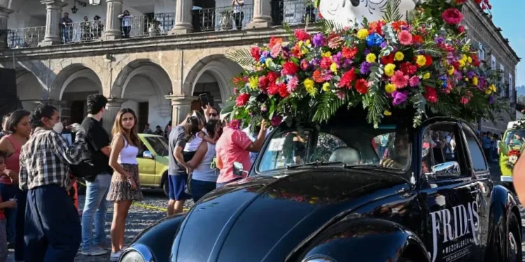 Antigua Guatemala se viste de colores durante el Festival de las Flores