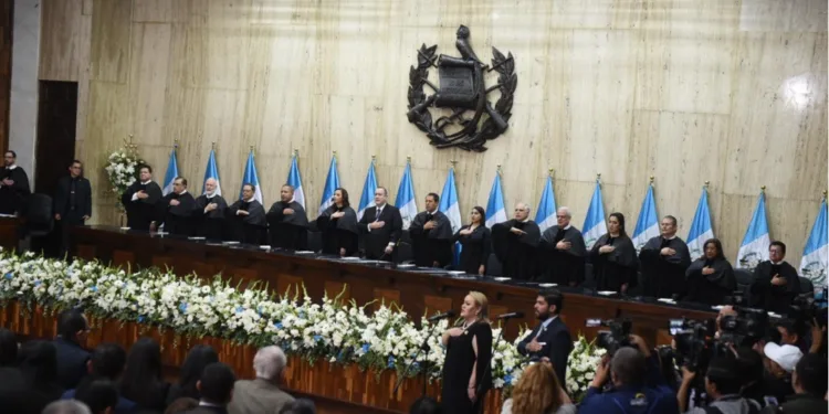 Los nuevos magistrados de la Corte Suprema asumen en Guatemala