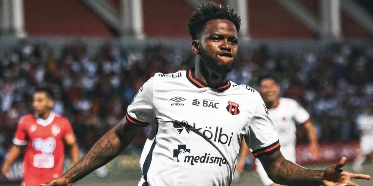Alajuelense golea al Estelí en la ida de la final de la Copa Centroamérica