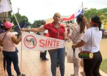 Ministerio de Educación de Panamá paga desde hoy salarios retenidos a maestros en huelga