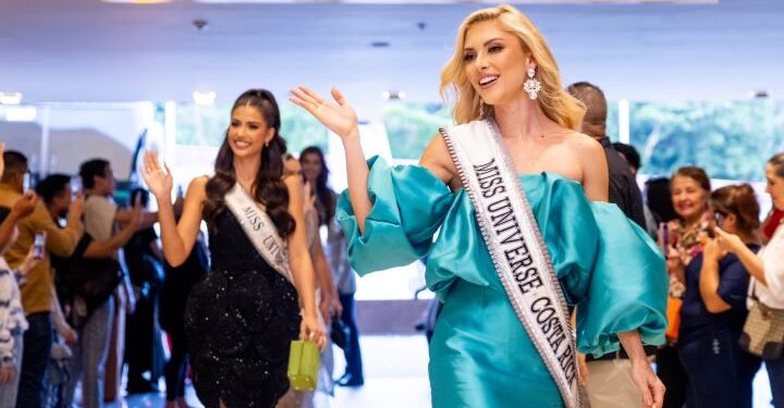 Las misses enloquecen a grandes y chicos en El Salvador