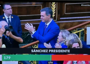 Pedro Sánchez al ser electo para un segundo periodo como presidente de gobierno.