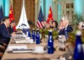 Imagen difundida por la Casa Blanca del encuentro entre el presidente de EEUU, Joe Biden y su homólogo chino, Xi Jingping.