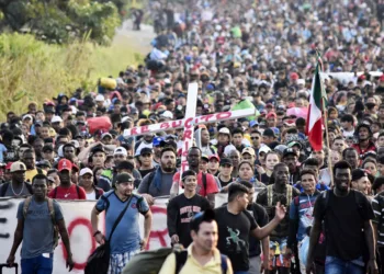 Migrantes participan en una caravana hacia la frontera con Estados Unidos en Tapachula, estado de Chiapas, México. Foto AFP