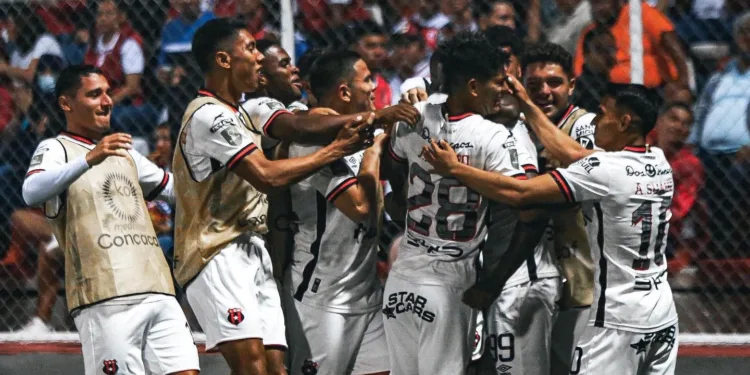 La Liga Deportiva Alajuelense de Costa Rica tiene un 3-0 a favor del Real Estelí de Nicaragua en la final de la Copa Centroamericana de la Concacaf.