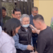 Fujimori, de 85 años, salió del penal Barbadillo donde estaba recluido, acompañado de sus hijos Keiko y Kenji y de su abogado, Elio Riera.