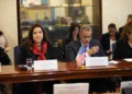 El anuncio fue hecho por el subsecretario de Estado de EEUU para Gestión y Recursos, Richard Verma. En la foto junto a la embajadora en Costa Rica, Cynthia Telles.