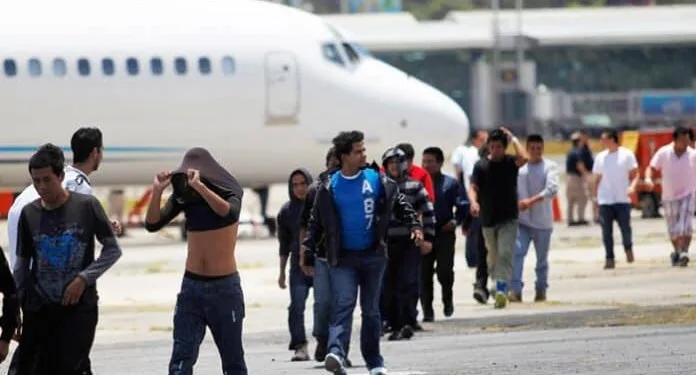 El 55.2% de los retornados han sido hombres, el 18% mujeres. El resto, un total de 14,425 fueron menores de edad.