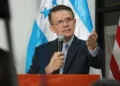 Ministro de Salud de Honduras sería sustituido por médico de cabecera de la presidenta