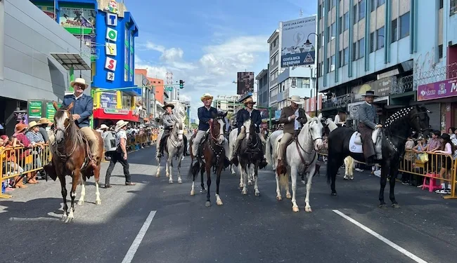 El Tope Nacional: tradición, caballos, fiesta y caos vial en la capital de Costa Rica