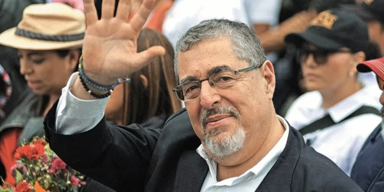 Bernardo Arévalo asume la presidencia de Guatemala este domingo entre tempestades