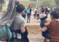 Imagen de migrantes caminando desde San Pedro Sula hasta la frontera con Guatemala este sábado 20 de enero.