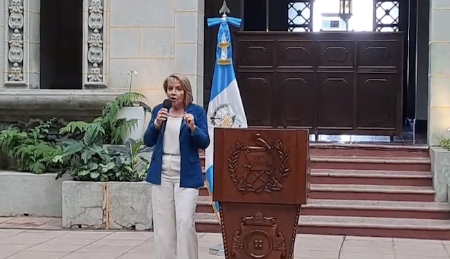 Ministra guatemalteca denuncia que encuentra micrófonos de escuchas en vehículos oficiales asignados