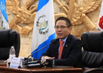Melvin Ernesto Quijivix Vega, destituido como director del INDE por el presidente Arévalo.