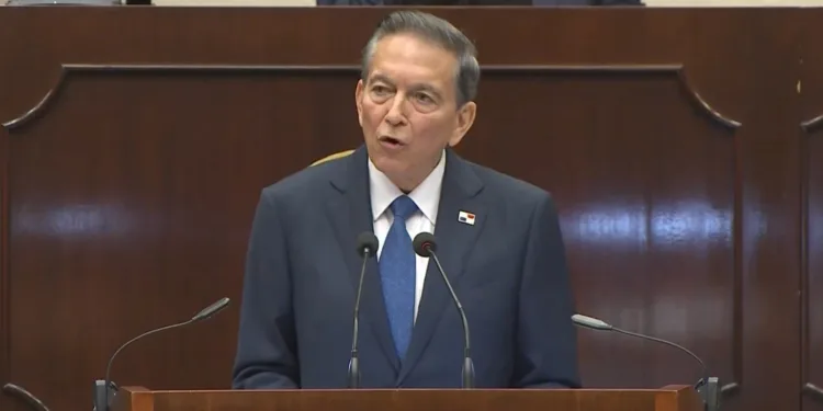 Presidente panameño dice en su discurso que contrato minero lo realizó de “manera transparente”