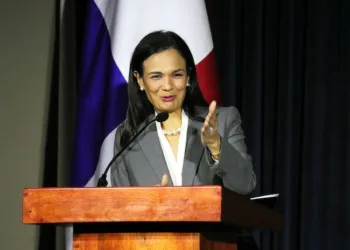 Isabel de Saint Malo, exvicepresidenta y excanciller de Panama, es la jefa de misión de los observadores de la OEA en El Salvador.