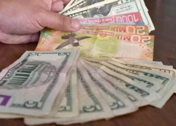 Caída del tipo de cambio en Costa Rica y desempleo en Limón despiertan críticas hacia el Banco Central