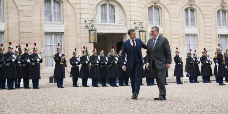 Presidente de Francia le ofrece apoyo incondicional a Bernardo Arévalo